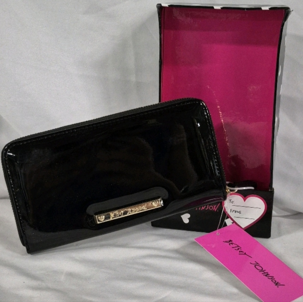 New Betsey Johnson Wallet w/ Heart